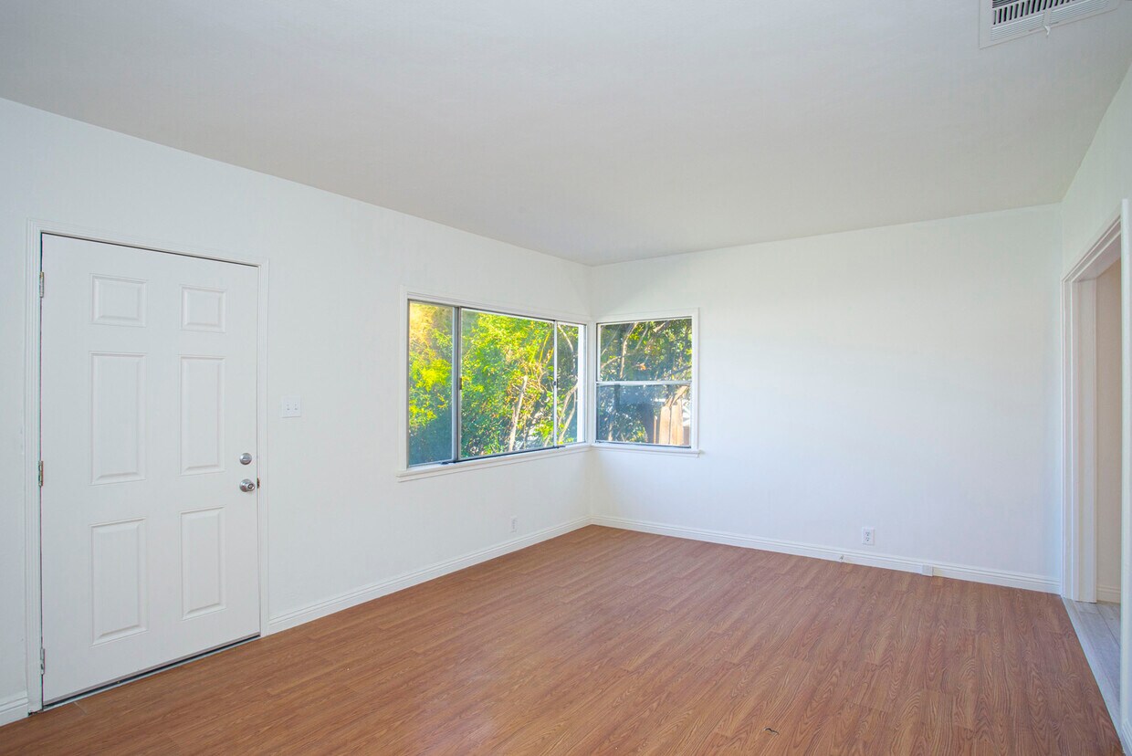 Primary Photo - 15224 La Maida St