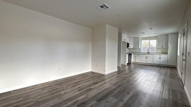 Foto del edificio - PRICE REDUCTION!! Cozy 2 Bedroom 1 Bathroo...