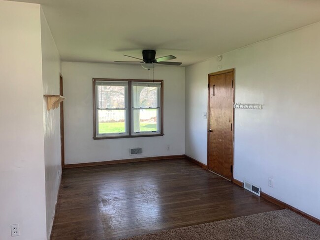 Foto del edificio - 3 Bedroom 1 Bath Ranch in Berrien Springs