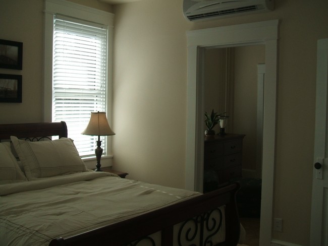 Interior Photo - 401 W Walnut St