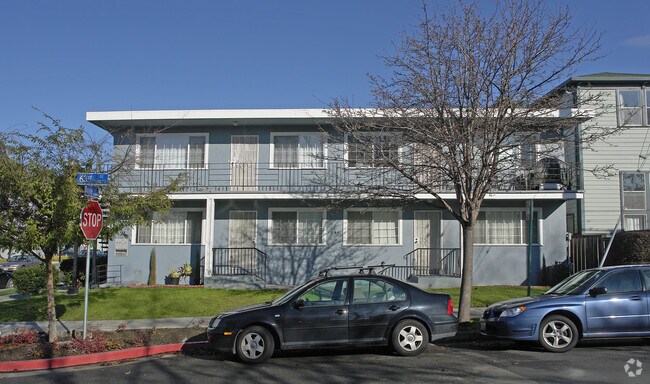 Building Photo - 6310 Doyle St