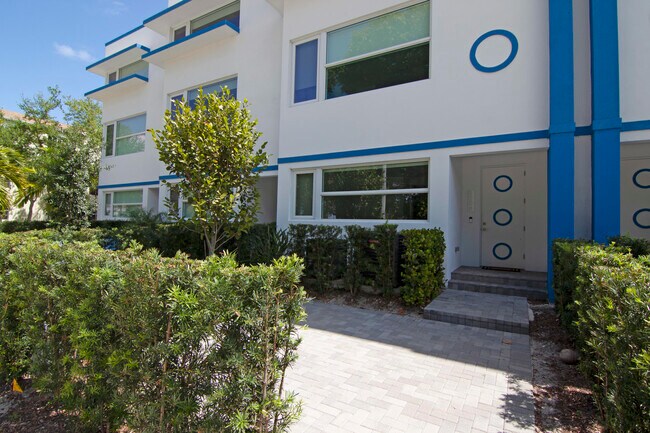 Building Photo - 1206 Lake Ave