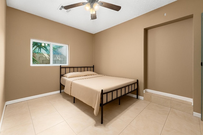 Photo - 2348 W Laurel Ln House