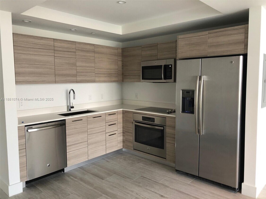 Foto principal - 121 NE 34th St