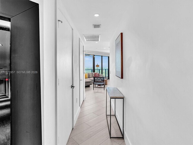 Foto del edificio - 121 NE 34th St