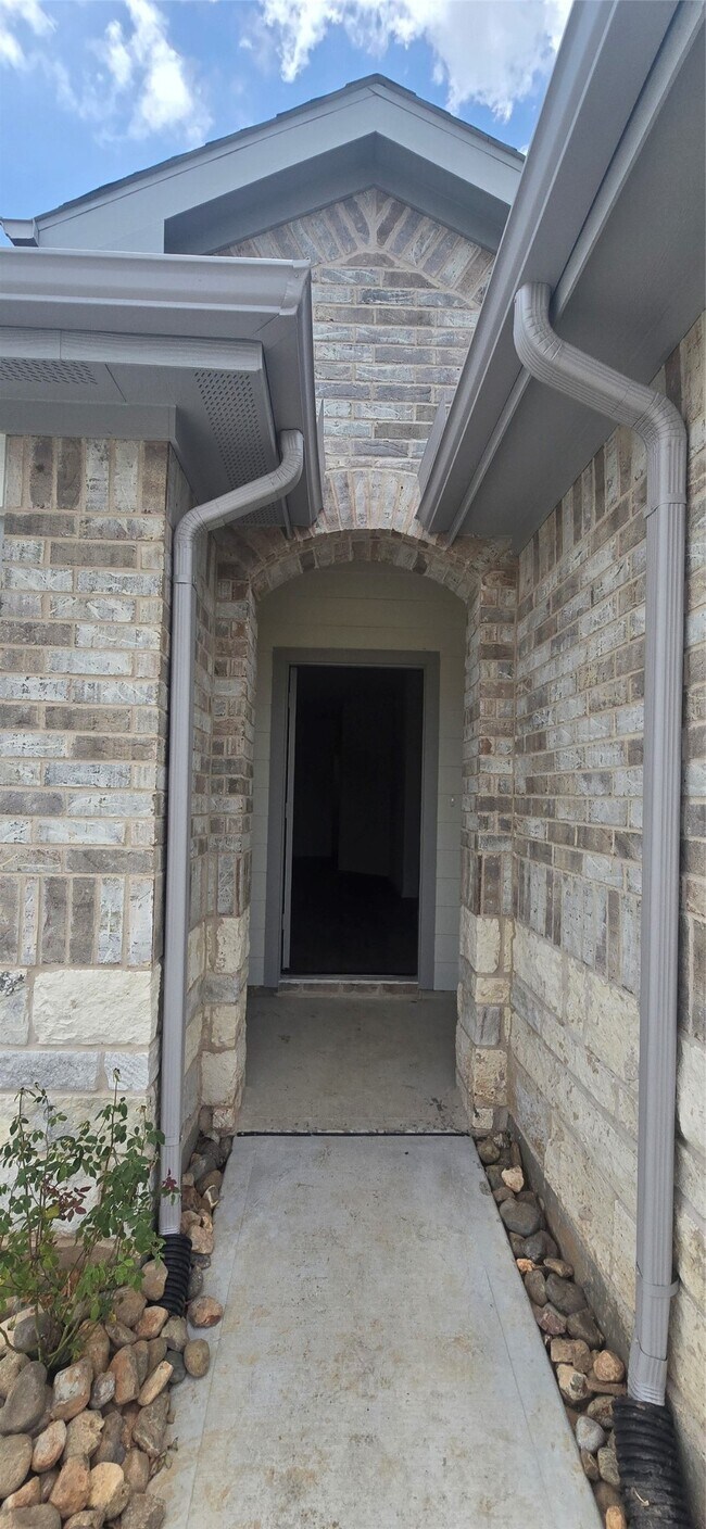 Foto del edificio - 3046 Lake Crest Dr