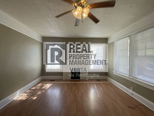 Foto del edificio - 1096 Hillyer Ave