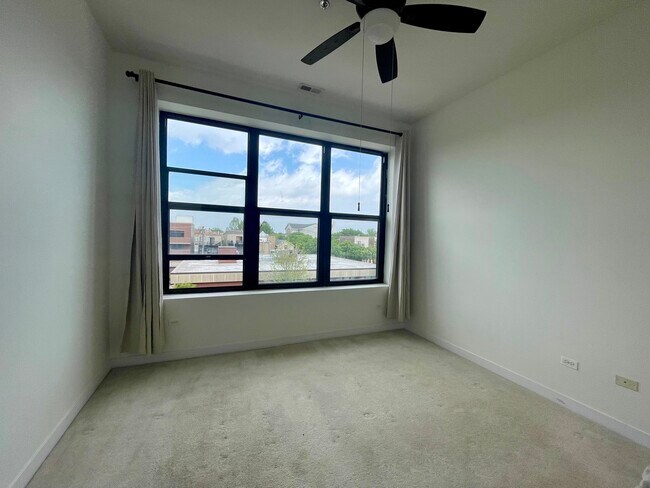 Building Photo - 2 S Leavitt St