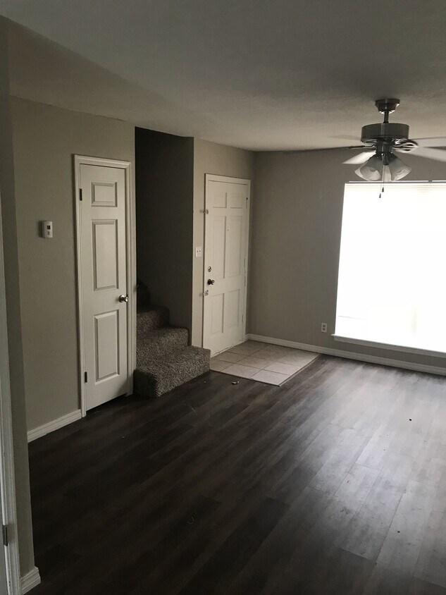 Foto principal - 825 Hardy Springs Cir