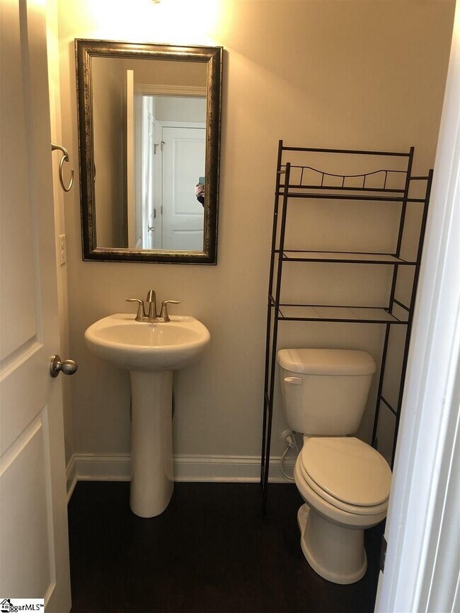 Building Photo - 132 Crowned Eagle Dr
