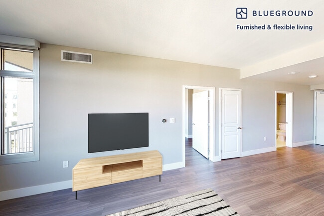 Foto del edificio - 2400 W El Camino Real