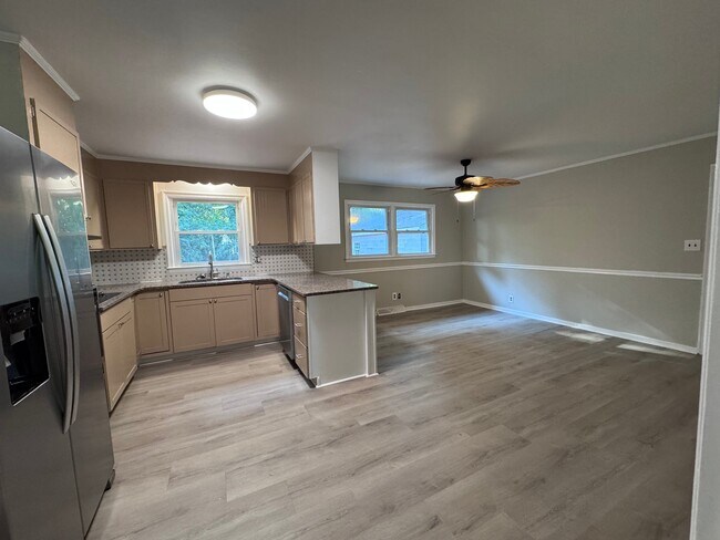 Building Photo - 4205 Greenhaven Ln