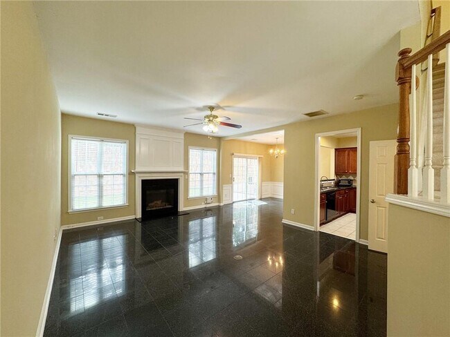 Foto del edificio - 2442 Fairlie Dr