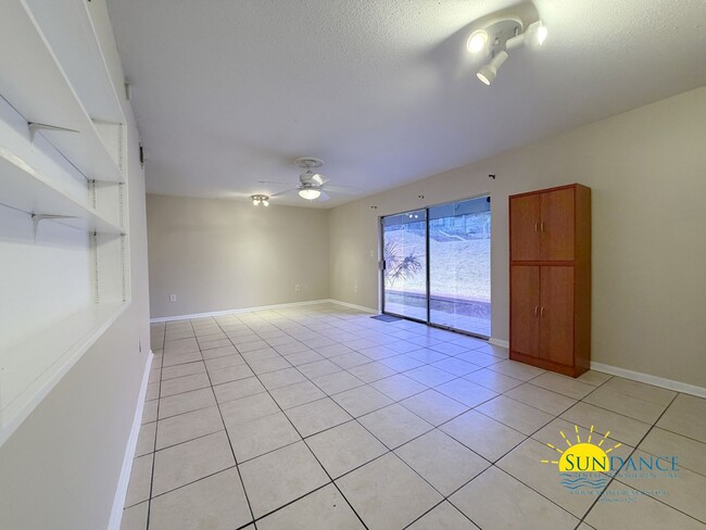 Building Photo - Cozy 2 Bedroom Condo in Spanish Villas!