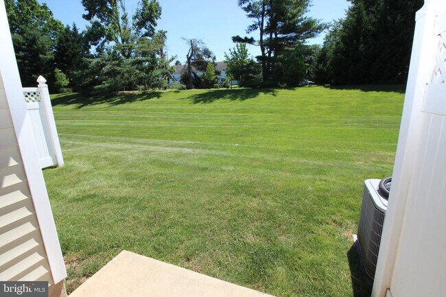 Building Photo - 205 Willowoak Ct