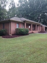 Building Photo - 726 Farm Rd
