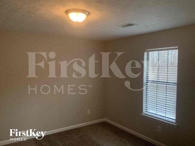 Foto del edificio - 2215 Rock Springs Rd