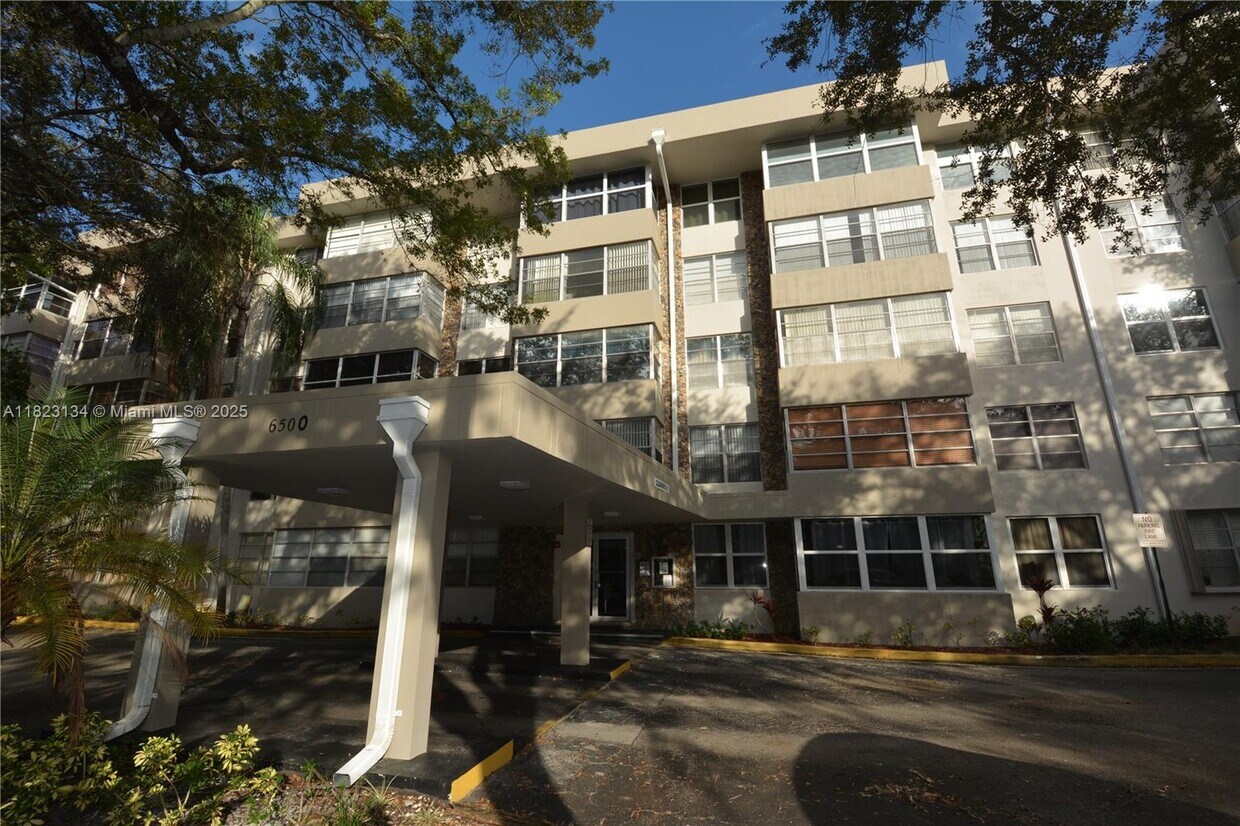 Foto principal - 6500 Cypress Rd