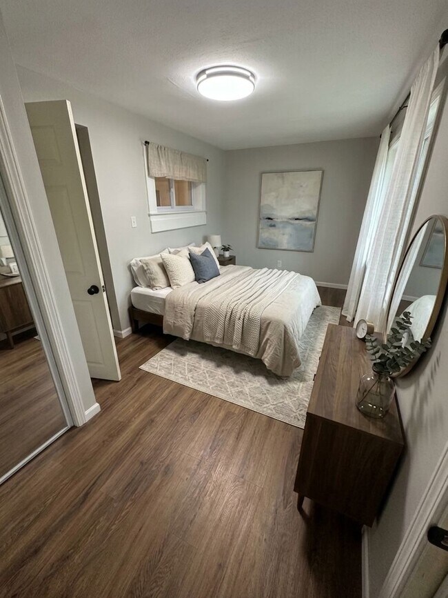 Foto del edificio - 5904-5906 Dendron Ln
