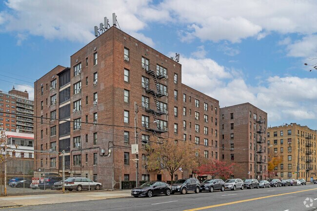 Building Photo - 2860 Bailey Ave