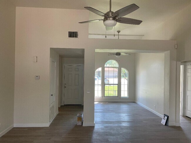 entry way and living room - 215 Crystal Knoll Blvd