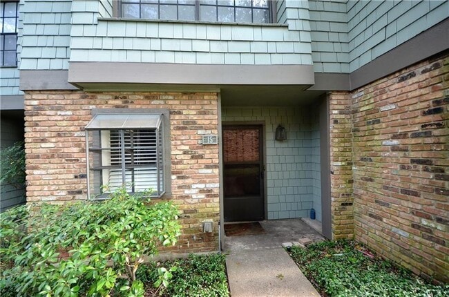 Building Photo - 7122 Wood Hollow Dr
