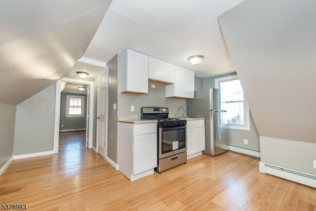 Foto del edificio - 581 E 18th St