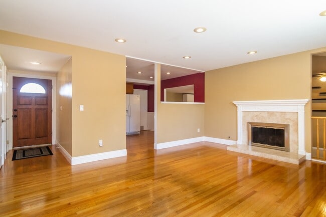 Foto del edificio - Lovely Single Story Home in Newbury Park with a Pool!