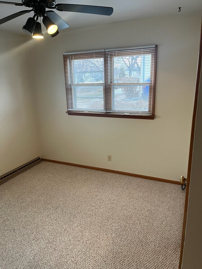 Foto del edificio - 1813 Ryan Dr