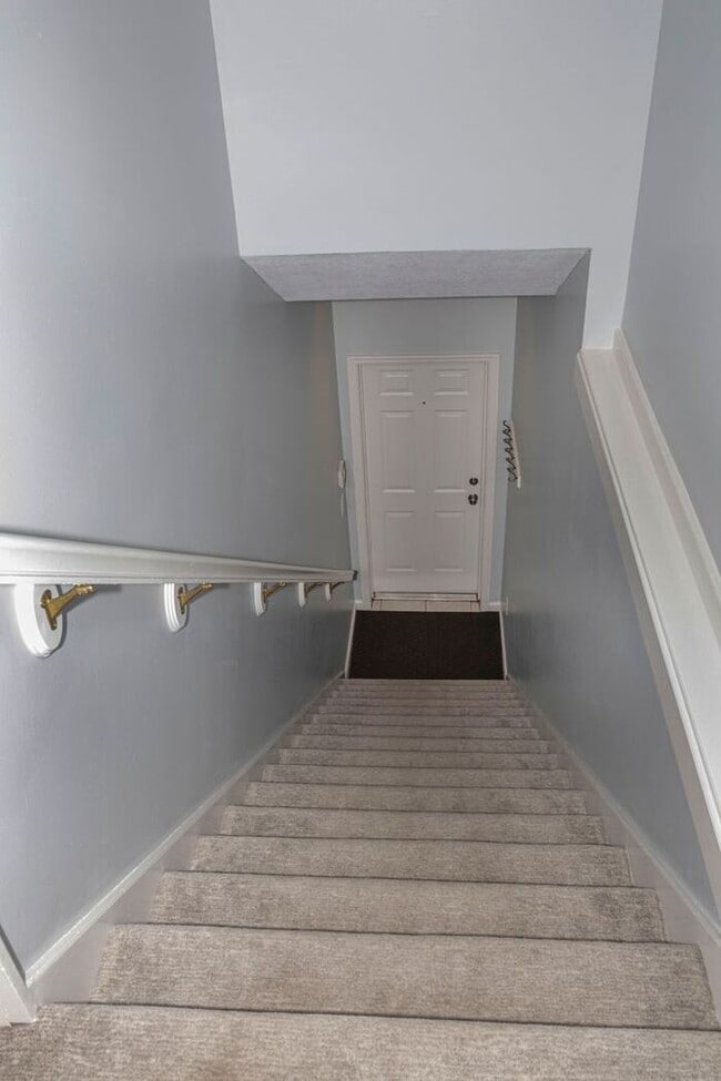 Building Photo - Cozy 1 bedroom/1 bath garage apartment in ...