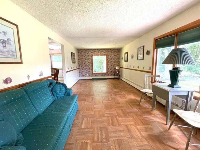 Building Photo - Welcome to this 4 Bedroom 1.5 bath home wi...