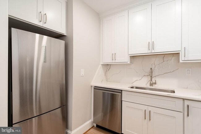 Building Photo - 523 Constitution Ave NE