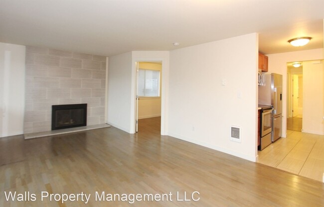 Building Photo - 4431 Evanston Ave N