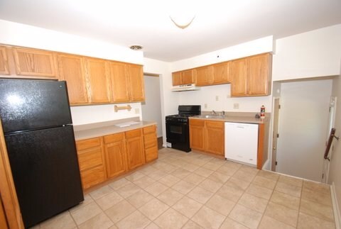 Building Photo - 5150 Chantilly Dr