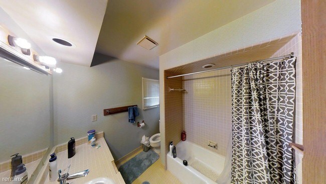 Building Photo - 3 br, 1.5 bath Duplex - 714 Virginia Ave