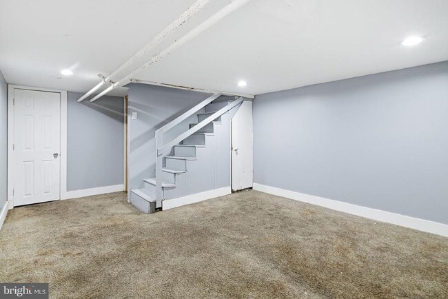 Building Photo - 6520 Ross St