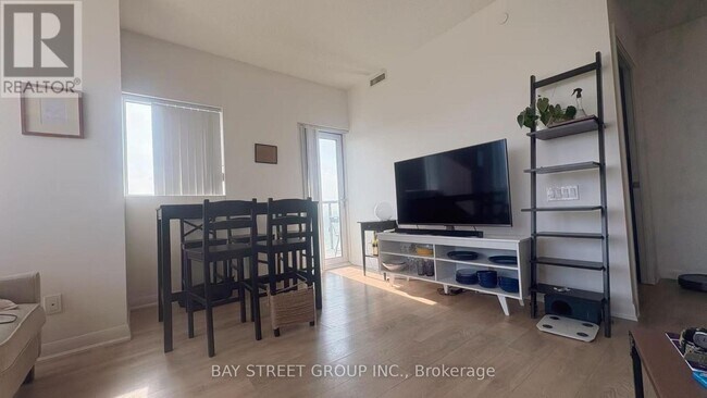 Photo du bâtiment - 5162-5162 Yonge St
