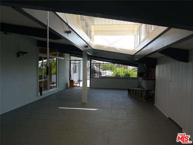 Building Photo - 1422 N Sweetzer Ave