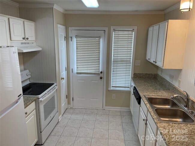 Building Photo - 6617 Vlosi Dr