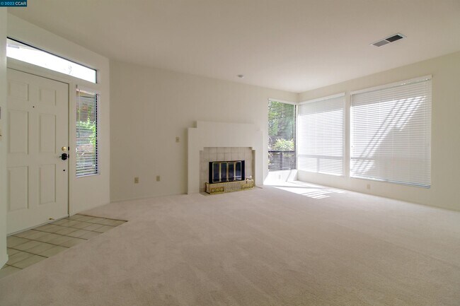 Building Photo - 781 Lakemont Pl