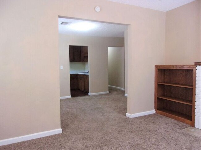 Foto del edificio - 1 BED 1 BATH CRESTWOOD HISTORICAL ADDITION...