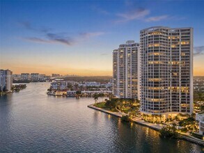 Building Photo - 2800 Island Blvd