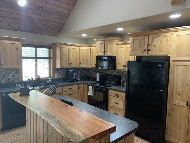 Building Photo - 757 Griz Ln