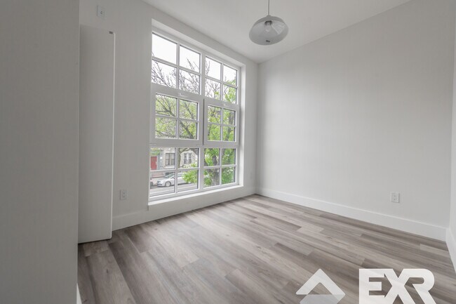 Foto del edificio - 2337 Bedford Ave