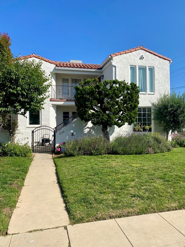 Building Photo - 10598 Ayres Ave