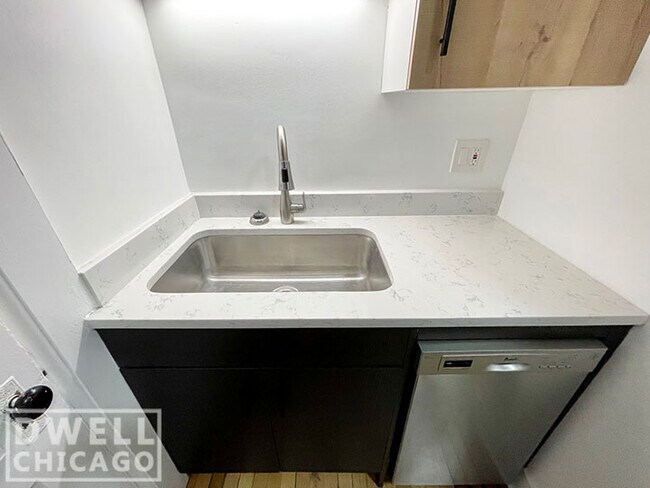 Foto del edificio - 1142 N Winchester Ave