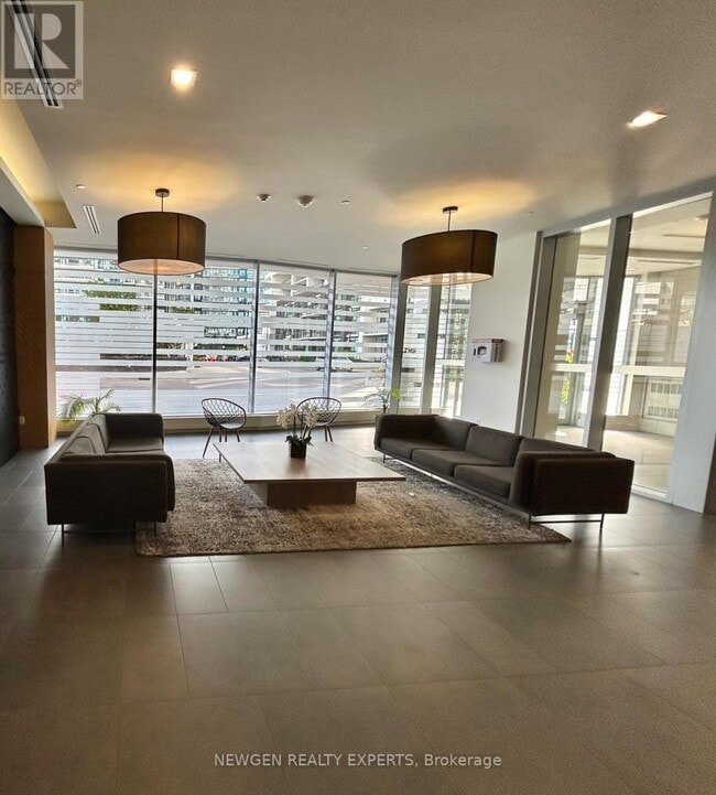 Photo du bâtiment - 2520-2520 Eglinton Ave W