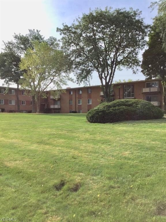 Building Photo - 22091 River Oaks Dr