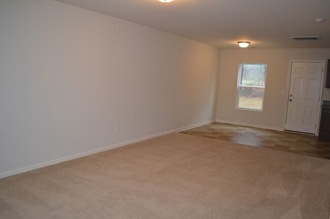 Building Photo - 3 Bedrooms, 1 Car Garage on Cul-de-sac Lot