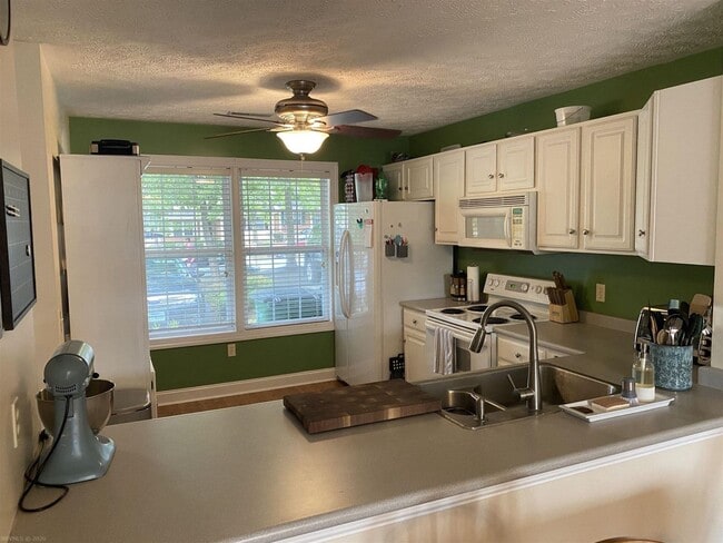 Building Photo - Townhome in Oaktree for rent